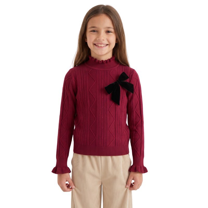 Pull porté avec son nœud en velours